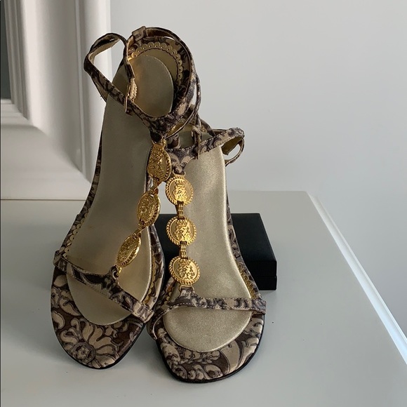 SOLD!!FINAL SALE😍!!HALE BOB ‘VERSACE’ T-STRAPS💕 - Picture 4 of 8